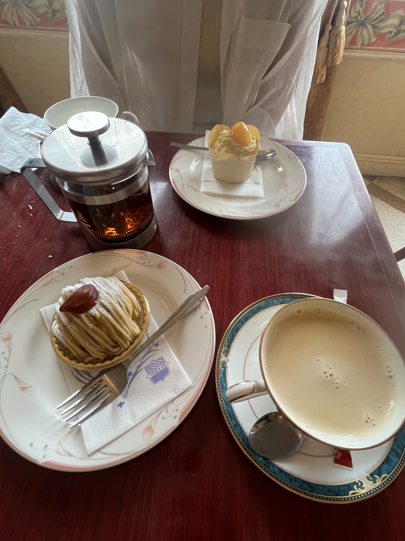 【池袋】タカセ本店9階コーヒーラウンジへ！駅前を見下ろすレトロ喫茶でモンブラン2種を食べ比べ