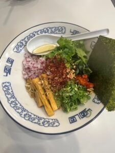 【江古田】YOLO×東長崎「氵(さんずい)」1日限定コラボ!スパイスまぜそば&YOLOカレーを実食