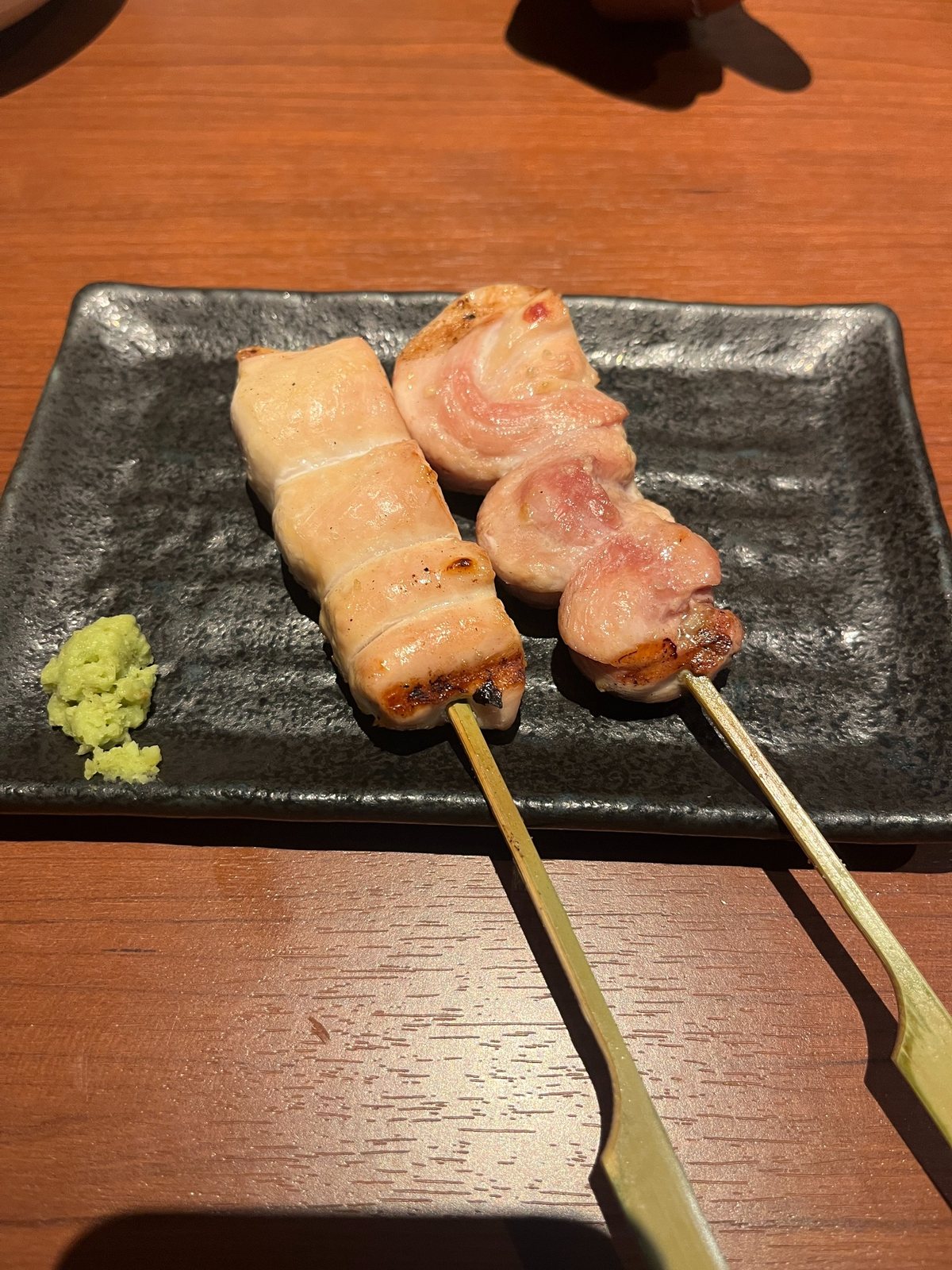 炭火焼鳥 勇 目白店のわさび添えの串焼き