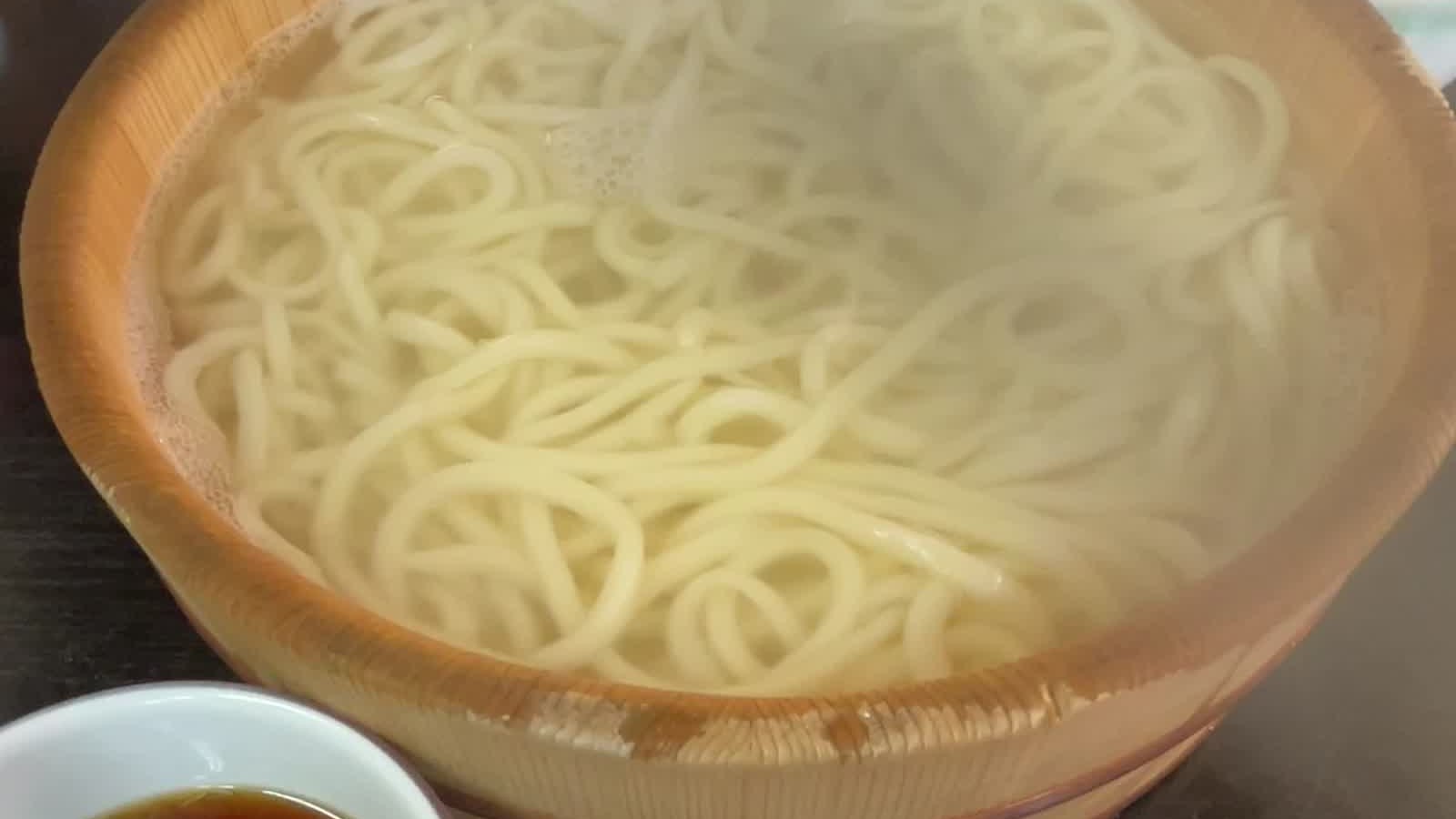 【徳島・土成】かねぎん坂野で名物たらいうどん！100年フードの歴史と秘伝だれ串焼きを堪能