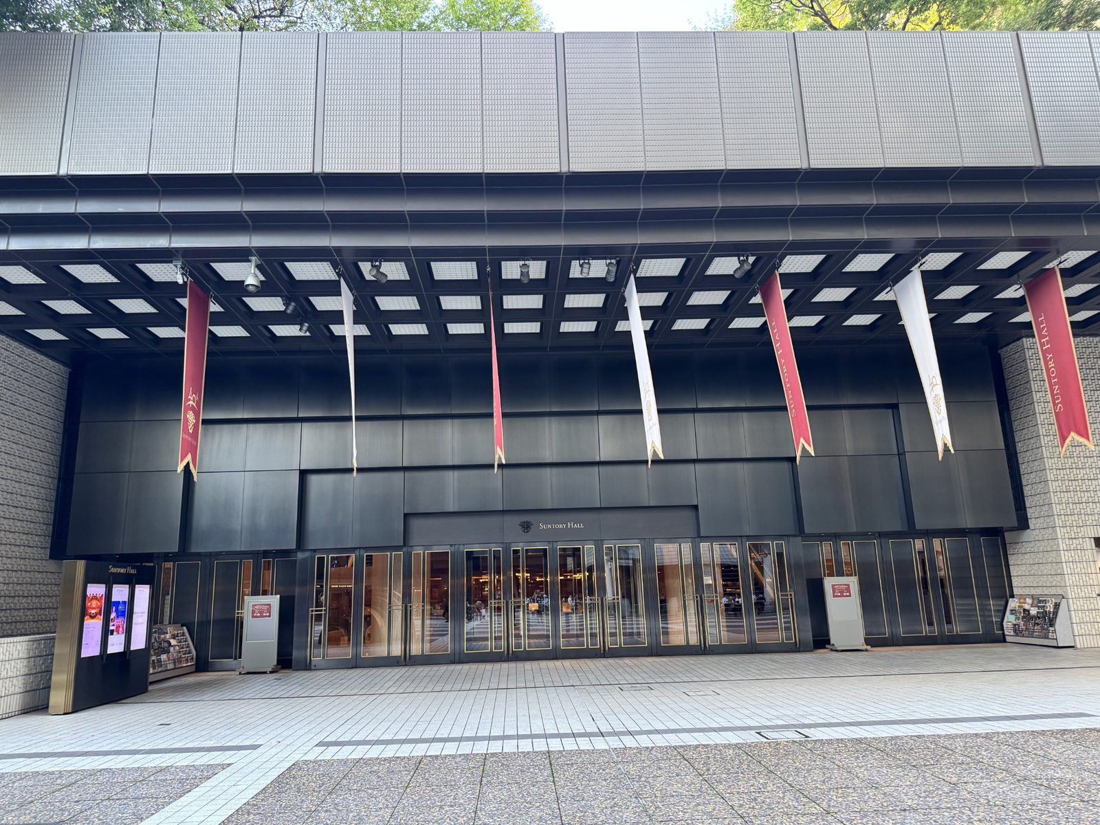サントリーホール大ホール入口